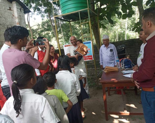 पहिलो पाईला नेपाल शाखा कार्यालय गौरादहद्वारा विद्यार्थीहरुलाई सहयोग